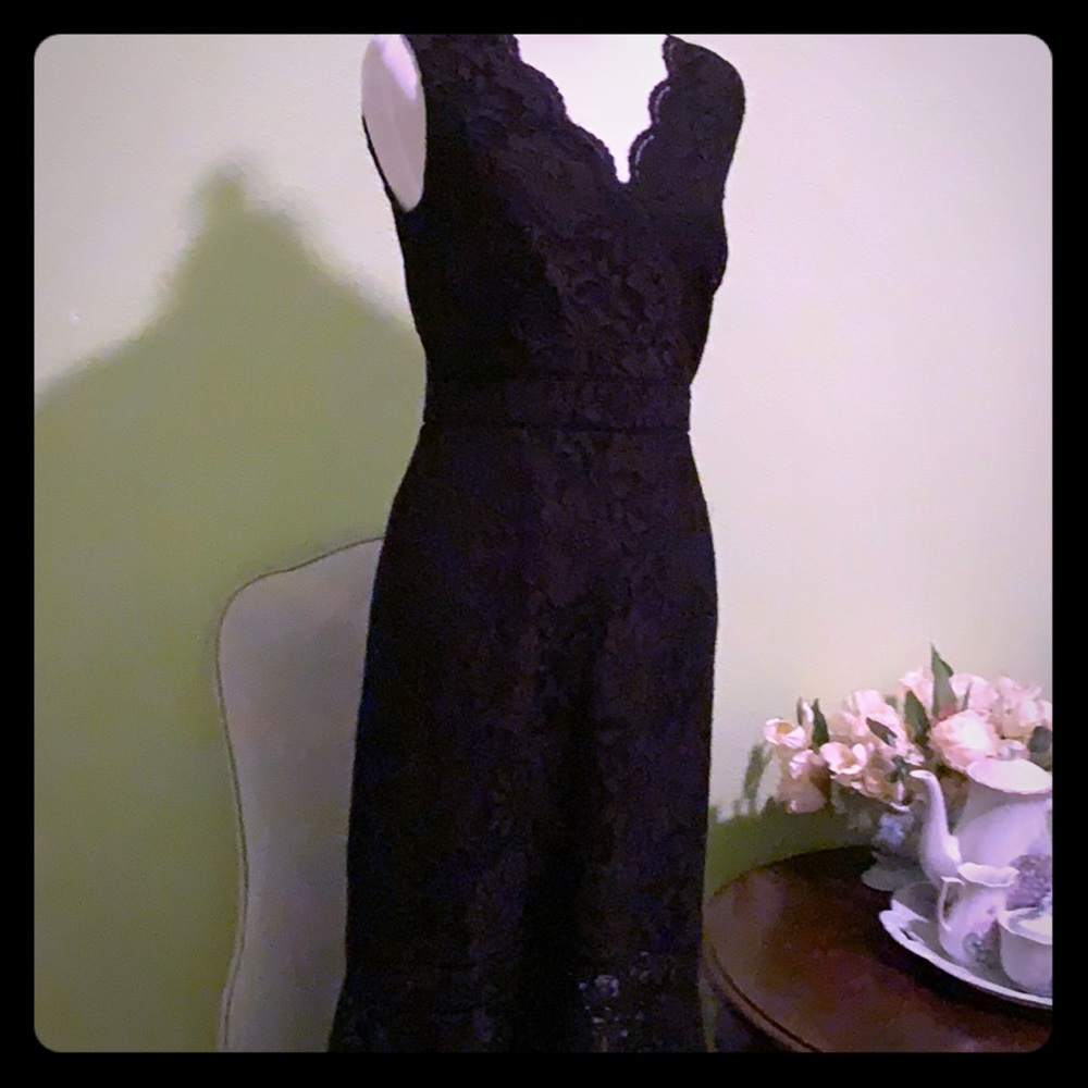 Thalia Sodi
Sleeveless Lace Dress